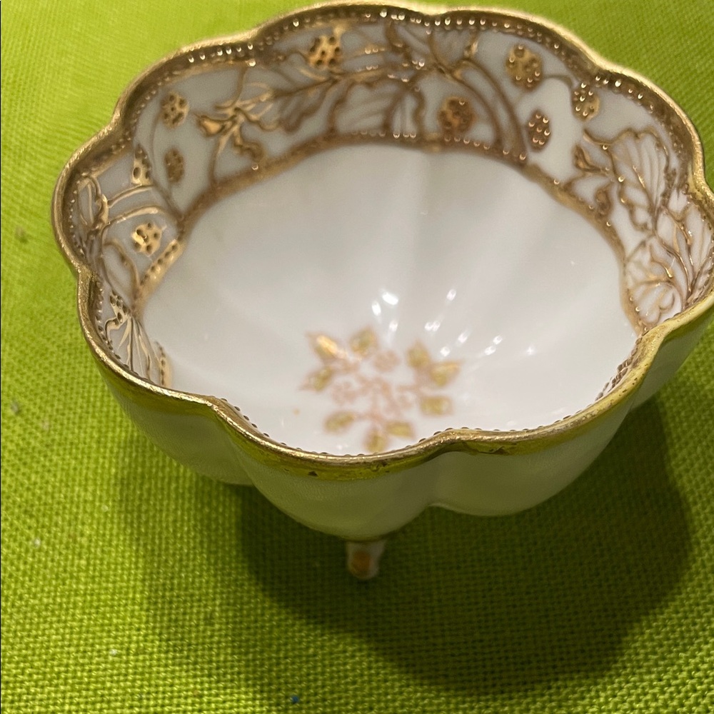 Elegant Nippon Gold and White Floral Bowl